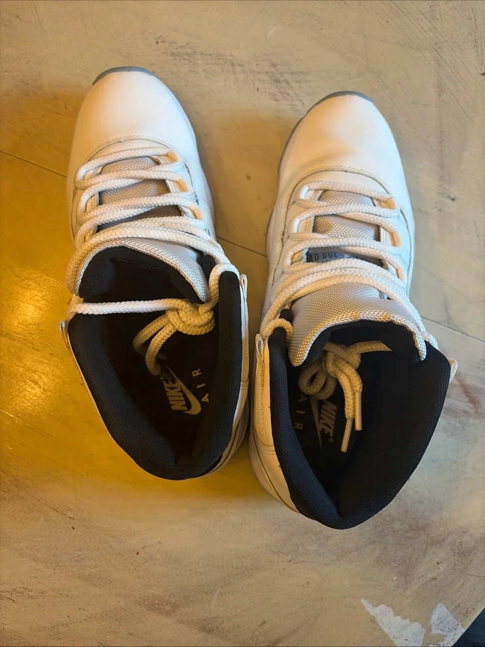 Mens Air Jordan 11 Retro 2024 Legend Blue / Columbia Size 9.5US, Good Condition